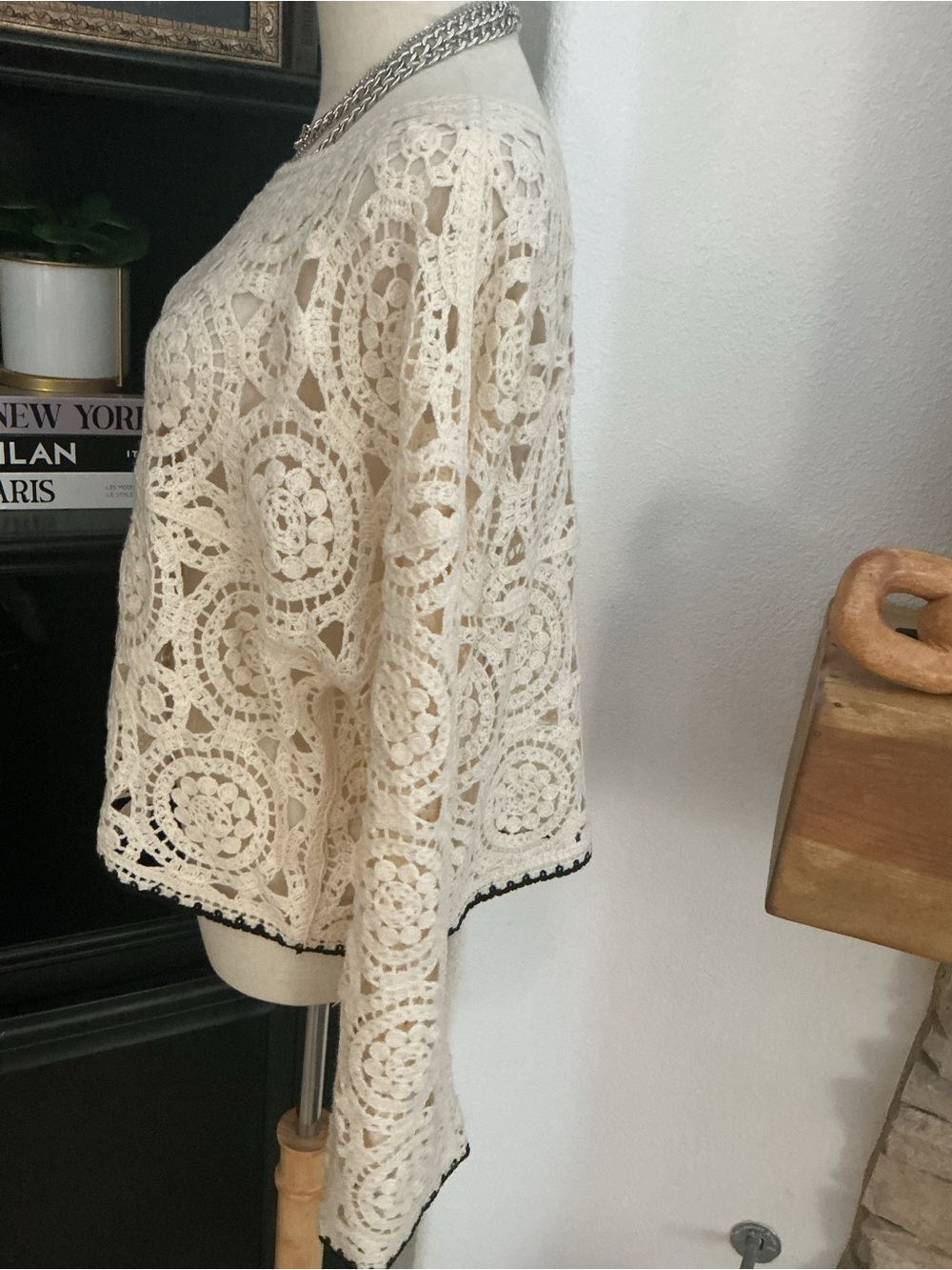 Zara Cream Crochet Circle-Pattern Sweater with Black Trim - Picture 3 of 8